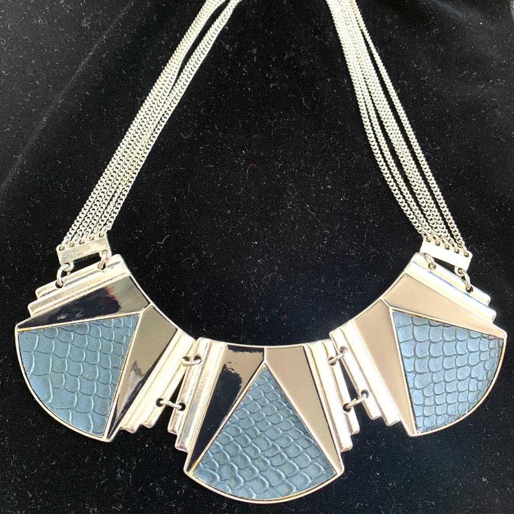 Womans fashion necklace